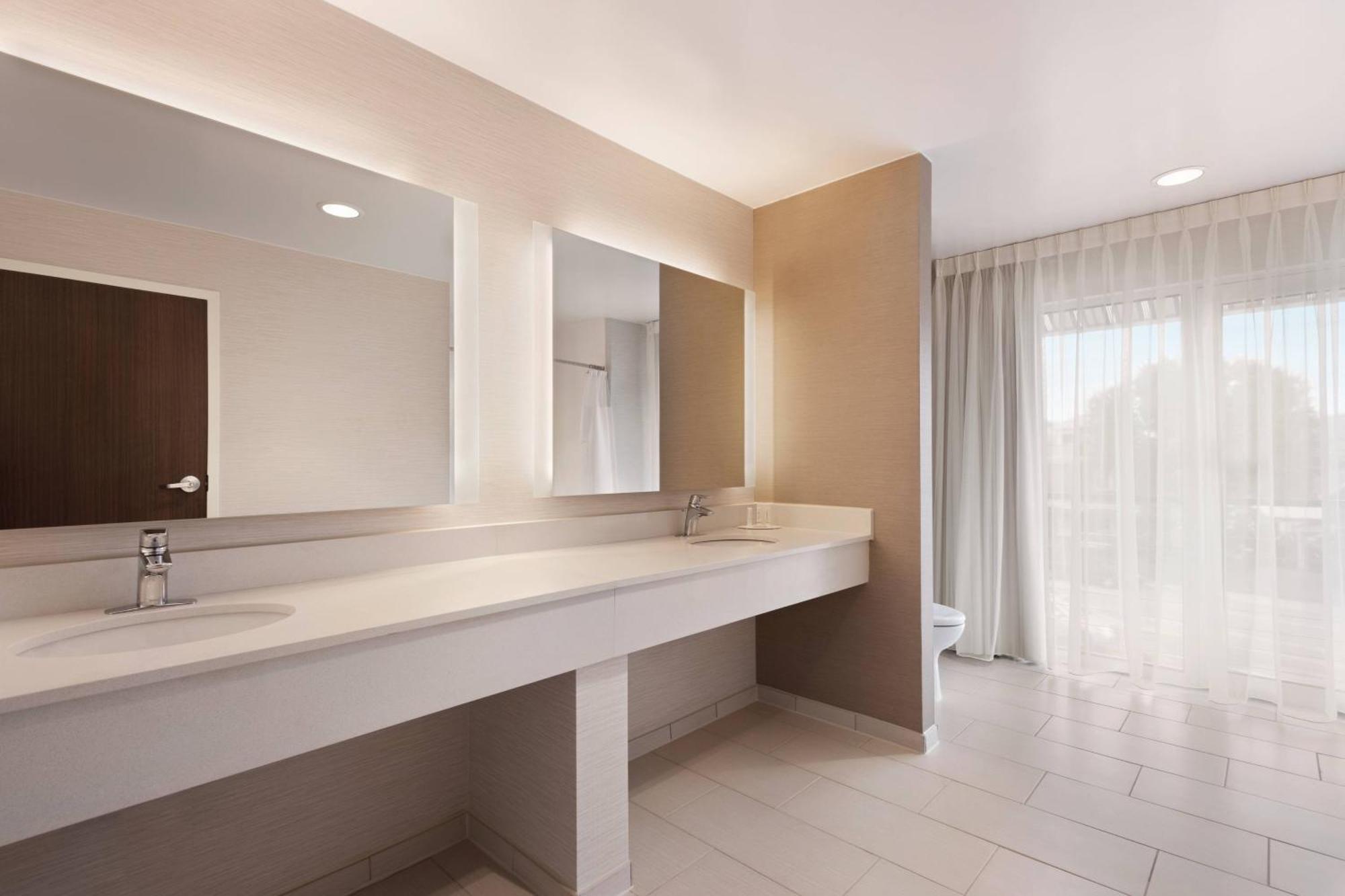 Fairfield Inn & Suites By Marriott Charlottesville Downtown/University Area Zewnętrze zdjęcie